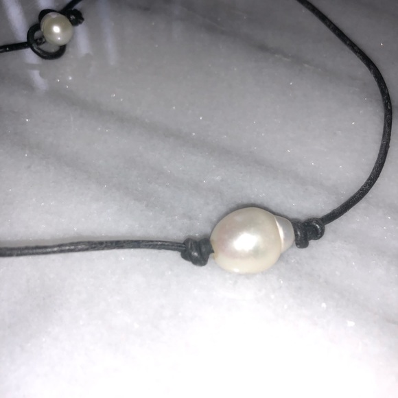 Pearl Choker on Leather Strap - Picture 3 of 7